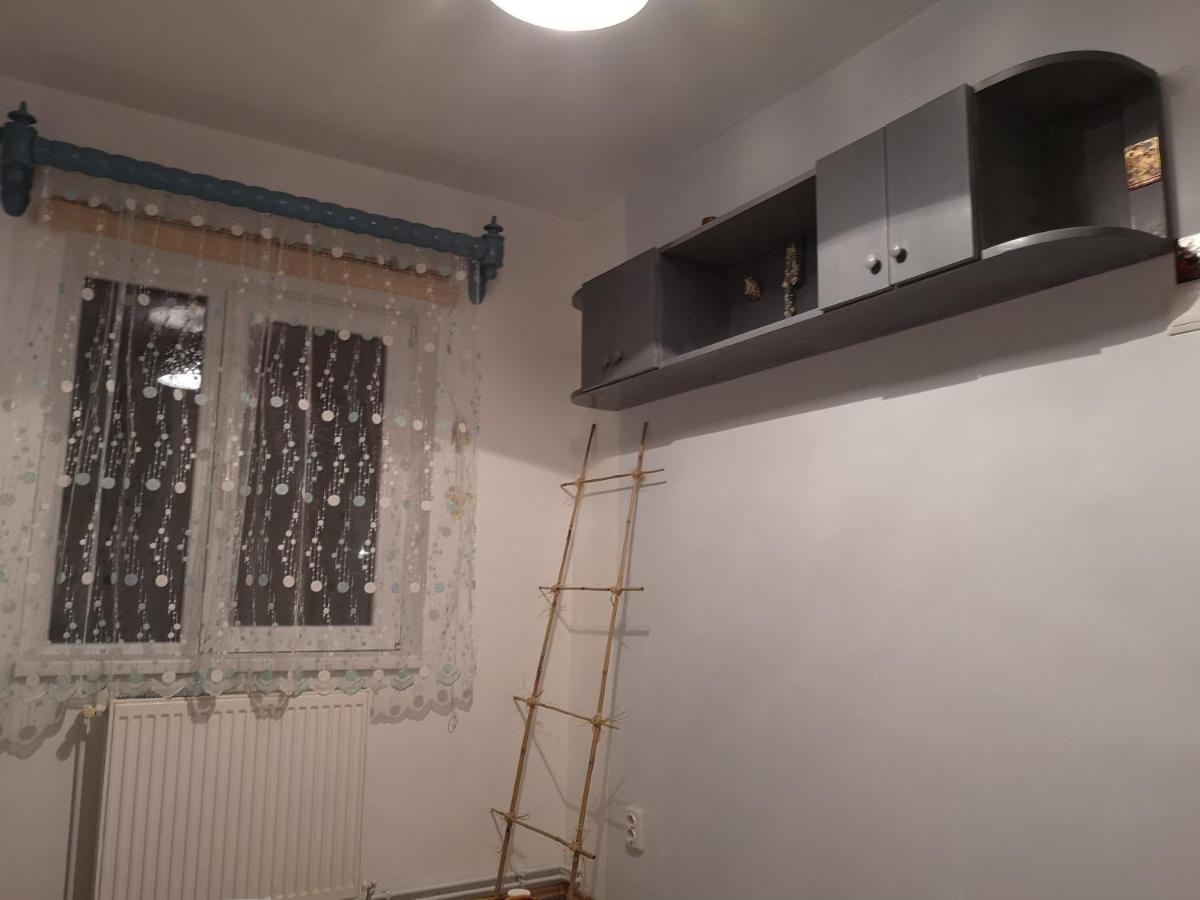 דירות Vălenii de Munte Little Modern Folk Apt מראה חיצוני תמונה